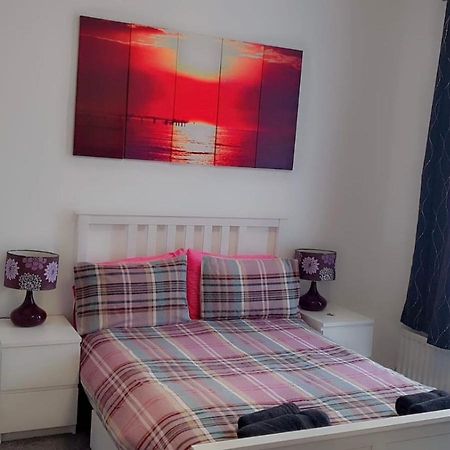 2 Bed 1St Floor Apartment-Own Entrance & Parking Portsmouth Luaran gambar