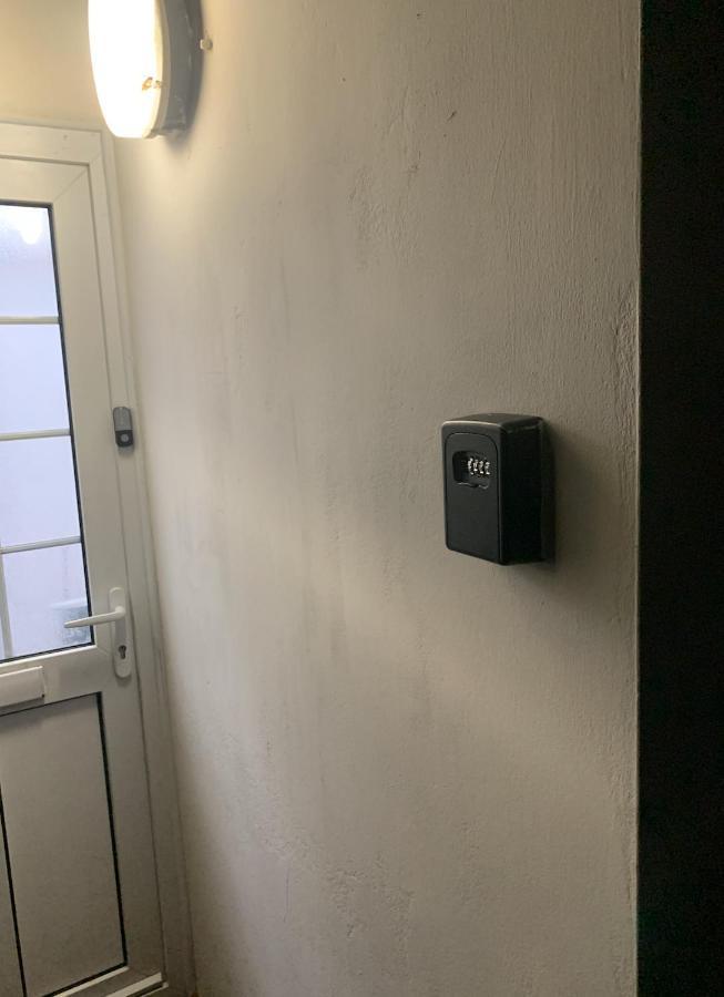 2 Bed 1St Floor Apartment-Own Entrance & Parking Portsmouth Luaran gambar