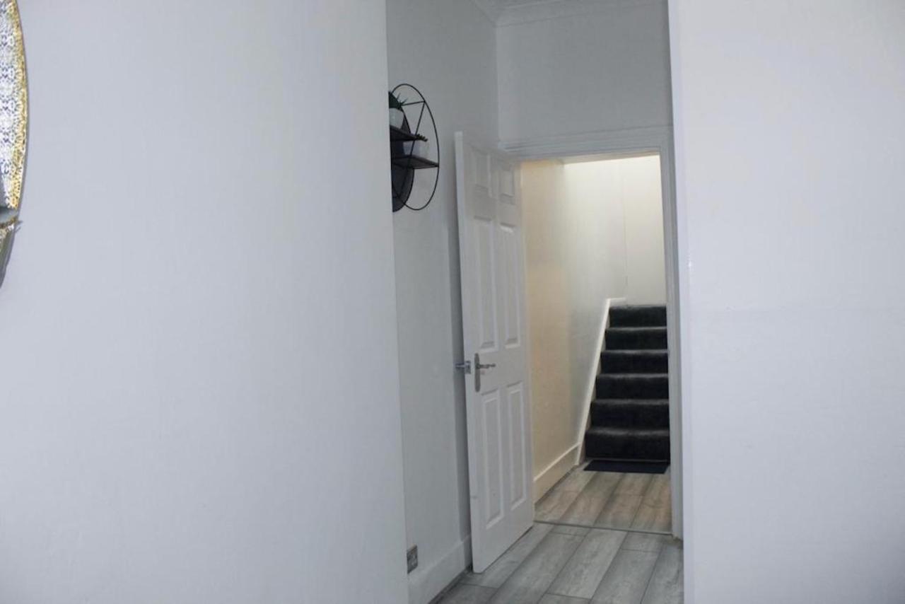 2 Bed 1St Floor Apartment-Own Entrance & Parking Portsmouth Luaran gambar
