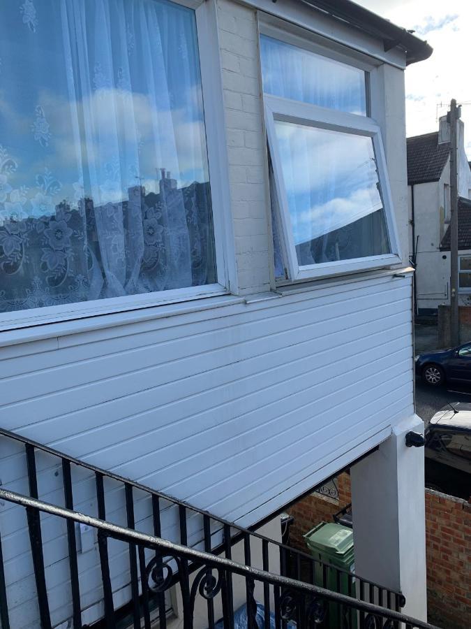 2 Bed 1St Floor Apartment-Own Entrance & Parking Portsmouth Luaran gambar