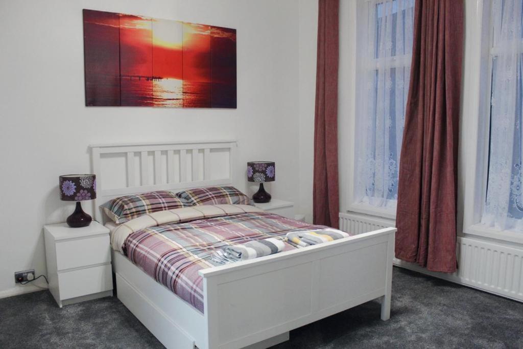 2 Bed 1St Floor Apartment-Own Entrance & Parking Portsmouth Luaran gambar